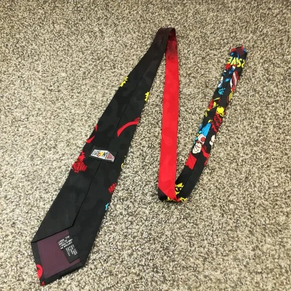 VTG 1994 Marvel Avengers Comics Red White Blue Silk Tie Necktie Comic Corner